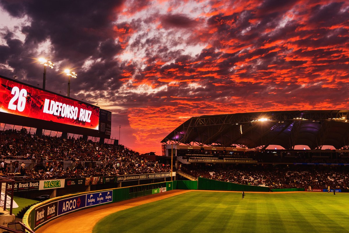 joframaso's tweet photo. 🚨 LA POSTAL 🤩

El atardecer en la Ciudad de #Culiacán desde el Estadio durante el juego de #Algodoneros 🆚️ #Tomateros.

📸 Imagen: @alfrekjv https://t.co/c7rBN3XNMm