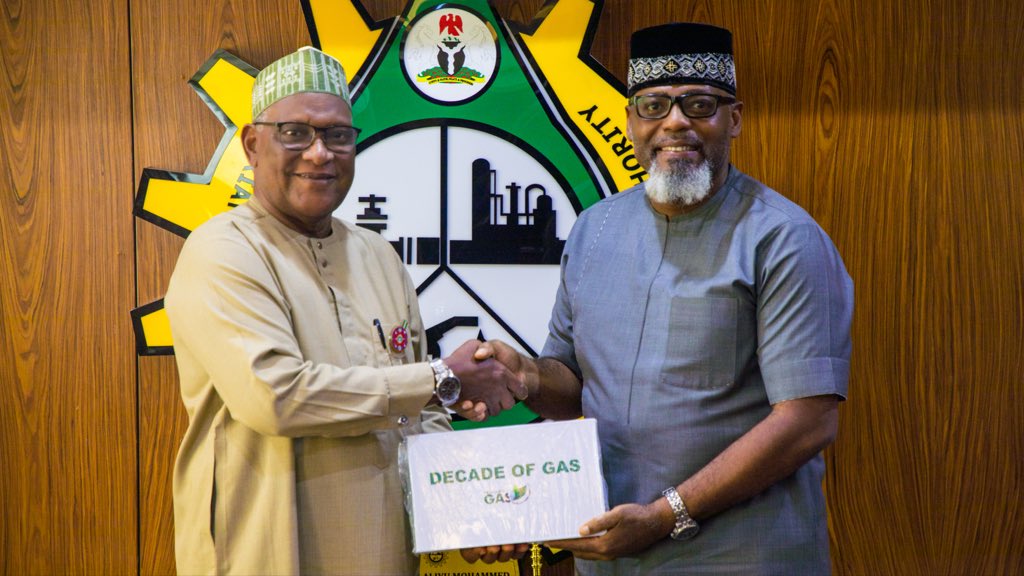 decadeofgas's tweet photo. The Decade of Gas Coordinating Director Mr Ed Ubong  recently  visited the newly appointed Authority Chief Executive(ACE) of the NMDPRA , Engineer Saidu Aliyu Mohammed. Discussions focused on continued collaboration to accelerate Nigeria Gas development during this Decade of Gas. https://t.co/kzdmYg3yHx