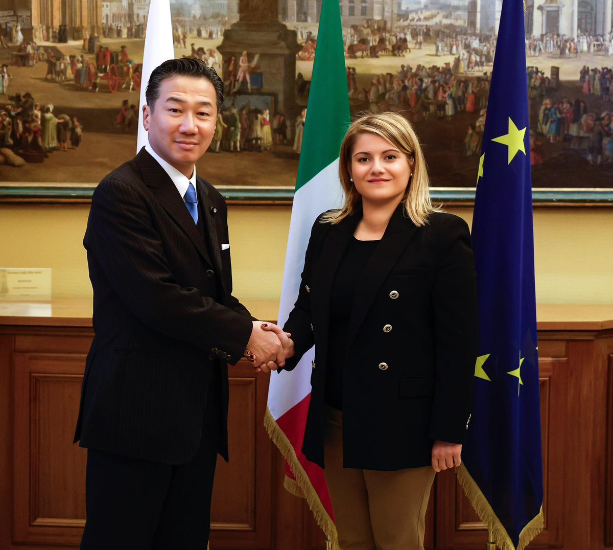 ItalyMFA's tweet photo. Alla Farnesina, il Sottosegretario @tripodimaria ha incontrato oggi il Vice Presidente della Camera dei Consiglieri della Dieta giapponese @fuku_tetsu. Focus su #partenariato strategico bilaterale, crescita degli scambi, investimenti e #cooperazione nella difesa, con il ruolo chiave del Global Combat Air Programme (GCAP) di cui 🇮🇹 e🇯🇵 sono parte.
Alla vigilia della missione del Presidente del Consiglio @GiorgiaMeloni a Tokyo e nel 160° anniversario delle relazioni diplomatiche tra i due Paesi, un incontro per fare un punto sull'eccellente stato dei rapporti bilaterali.