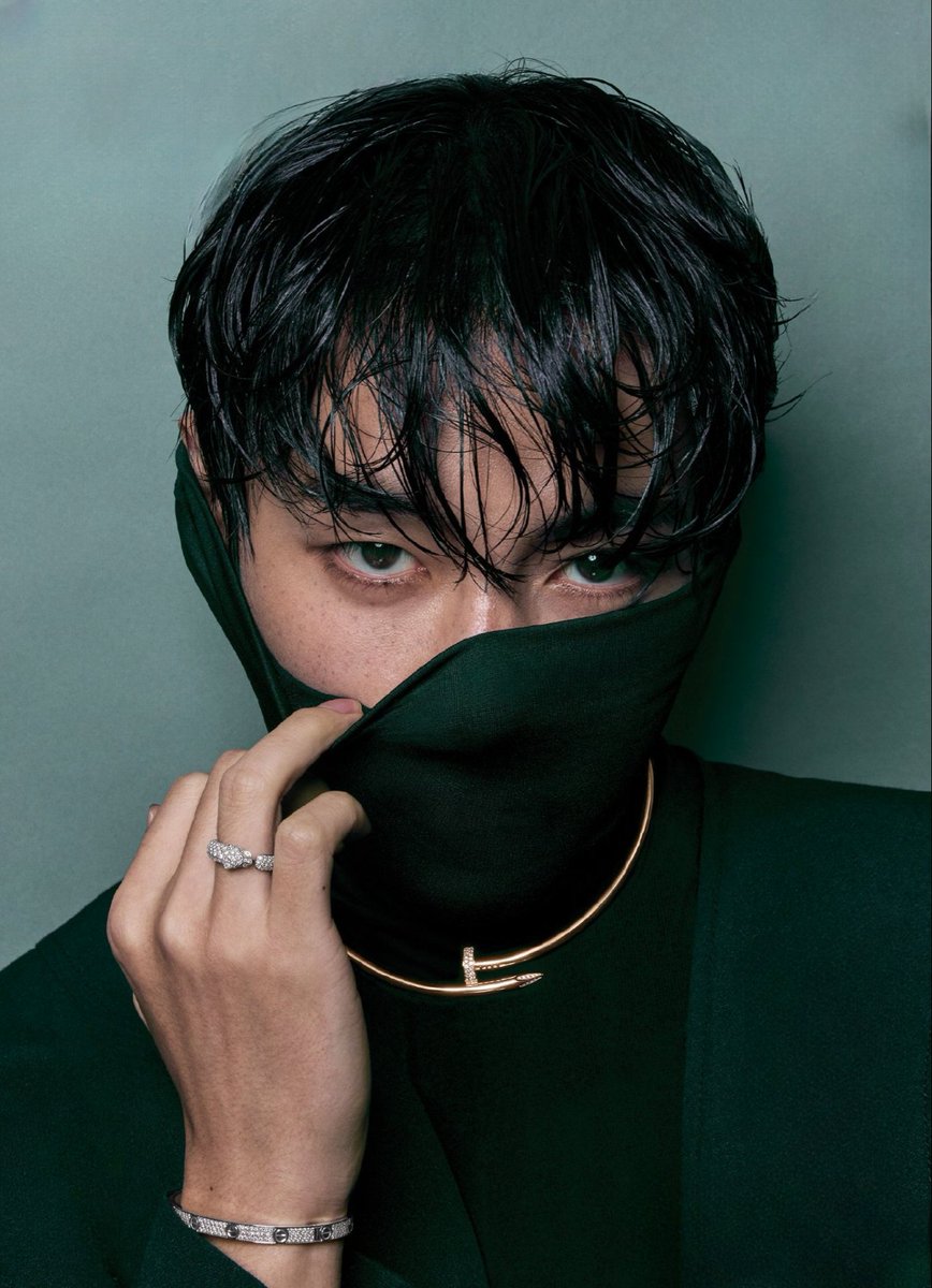 TheePopCore's tweet image. V has surpassed 70 MILLION followers on Instagram.

He extends his record as the most-followed male Korean solo artist and the fastest to reach this milestone.