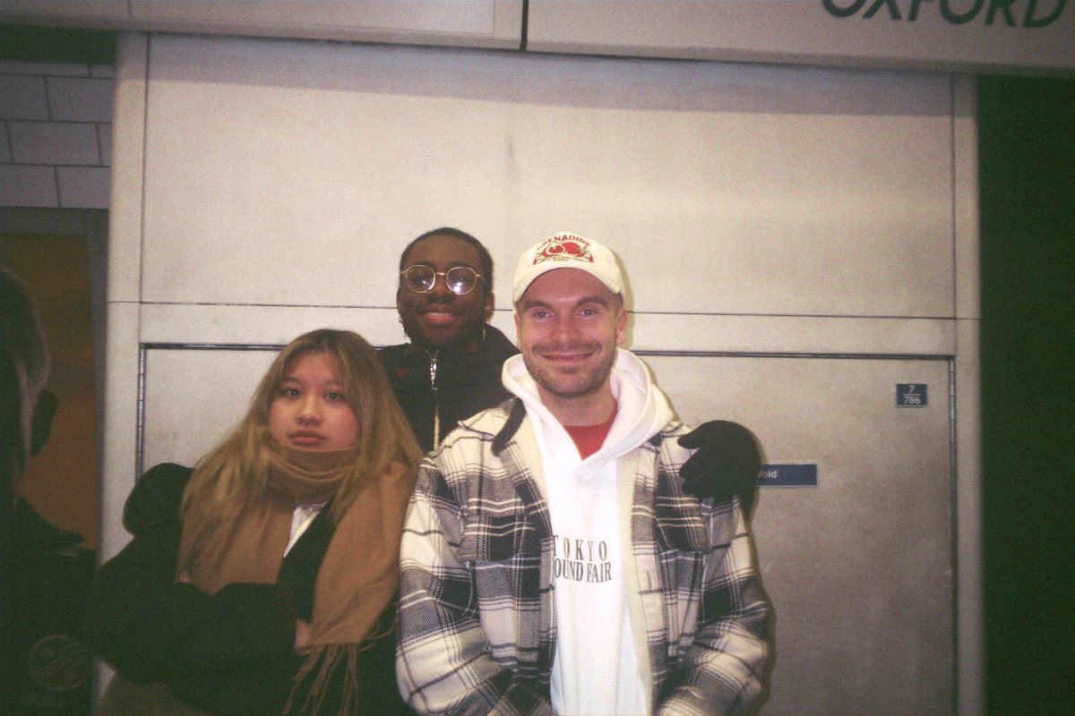 SpammyDami's tweet photo. friends :) https://t.co/pRYzPFbgin