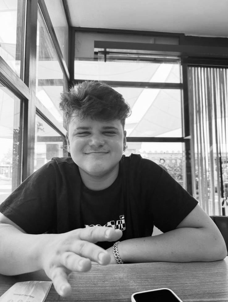 Oğlum Ali daha on dokuz yaşındaydı Tekirdağ Çerkezköyde tartıştığı kişi ve onun amca ile dedesi tarafından konuşma bahanesiyle yanına gelinerek katledildi. Mahkeme oğlumu katledenlere indirimler uygulayarak sadece 15 yıl cezayı uygun gördü bu haksız karara itiraz ettik dosyamız