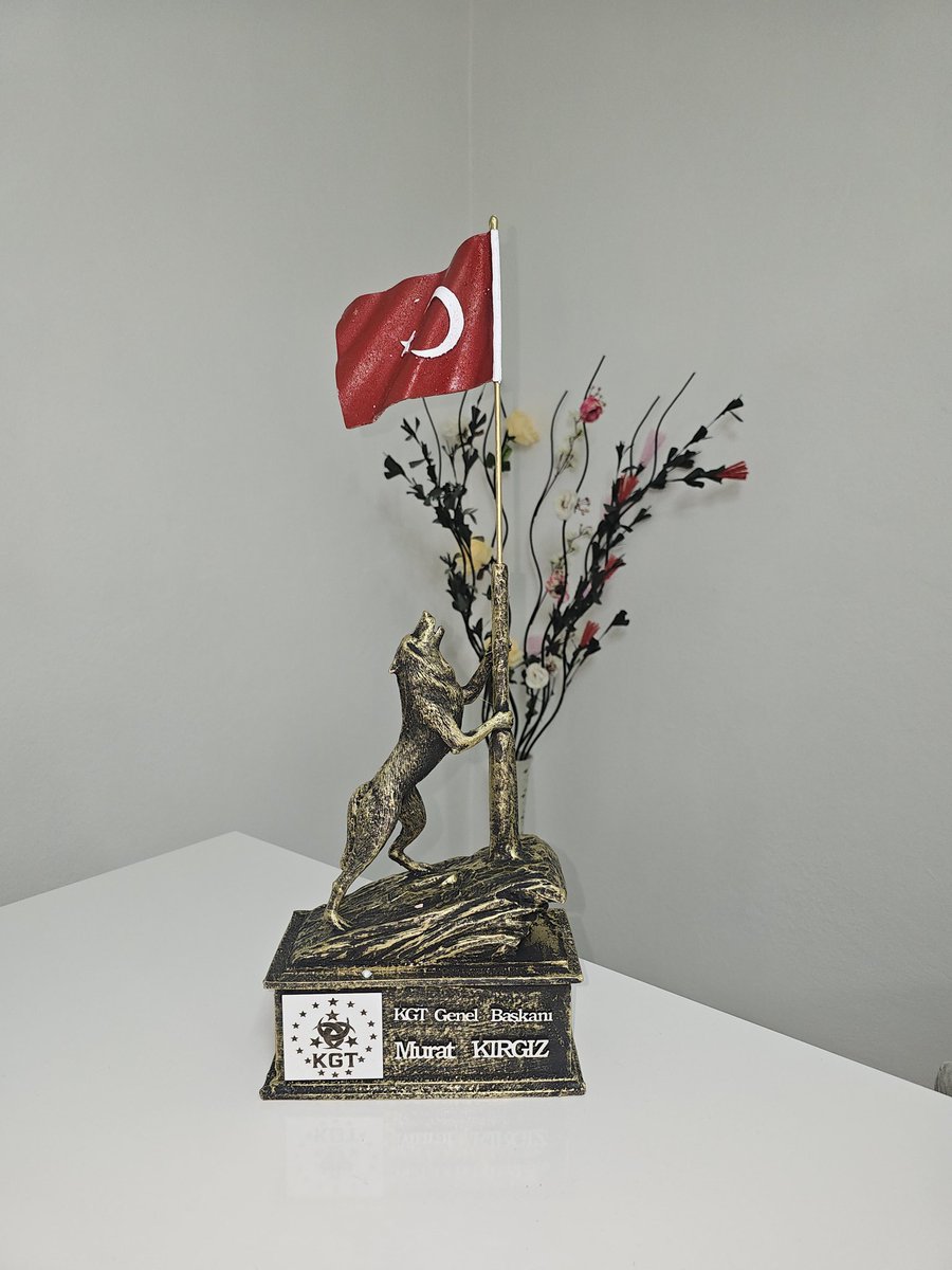 TEŞEKKÜR MESAJI
​Sayın Gökhan Kısakürek
Kamu Güvenliği Teşkilatı Genel Başkan Yardımcısı
​Teşkilatımızın vizyonunu sahadaki kararlılığıyla birleştiren, davasına olan sadakati ve üstün çalışma disipliniyle her daim bizlere güç veren Genel Başkan Yardımcımız Sayın Gökhan Kısakürek