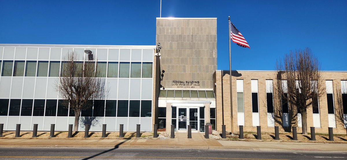 Although I went to law school in Carbondale, IL this is the first time I have appeared in court in the US District Court in Benton, IL.
Beautiful drive, great people, &amp; short court appearance.
Now, off to <a href="/QuatrosPizza/">Quatro's Pizza</a> for lunch!