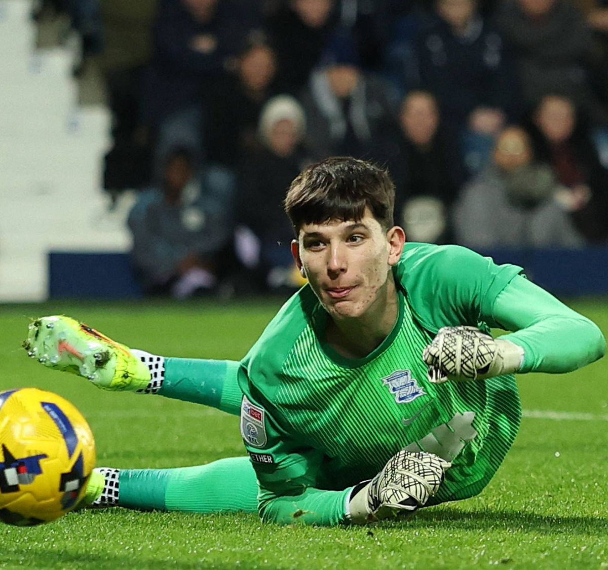 BluesFocus's tweet photo. 🗞️ Blues will discuss a permanent move for James Beadle at the end of the season.

The #ENG U21 international is on loan from #BHAFC, and according to @Neil_Moxley, Chris Davies is interested in making an offer for the shot-stopper.

What do you think to this one, #BCFC fans?🤔👇 https://t.co/6UGTCqw50s