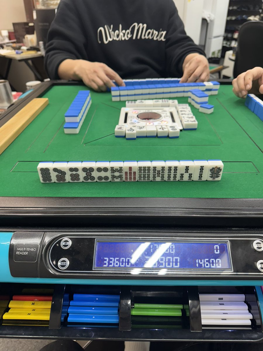 kohaku44's tweet photo. ソウズ全部
1.2以外のピンズ全部
どれを引いても聴牌
考えうる中で最も広い一向聴だと思うが
これより待ち広いのある？
#麻雀 https://t.co/slwNjMDE2l