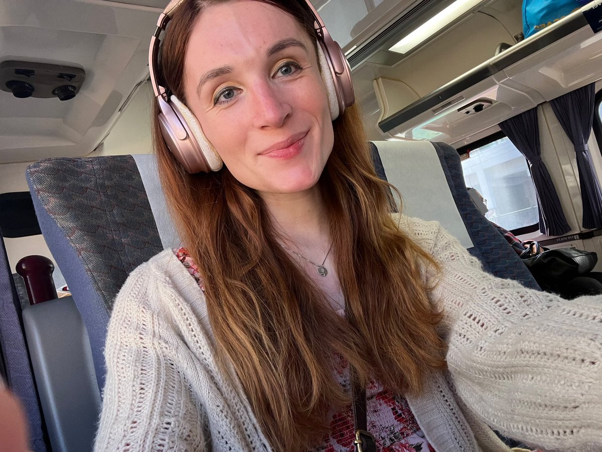 zoerosebryant's tweet image. girl who is taking the amtrak for the first time