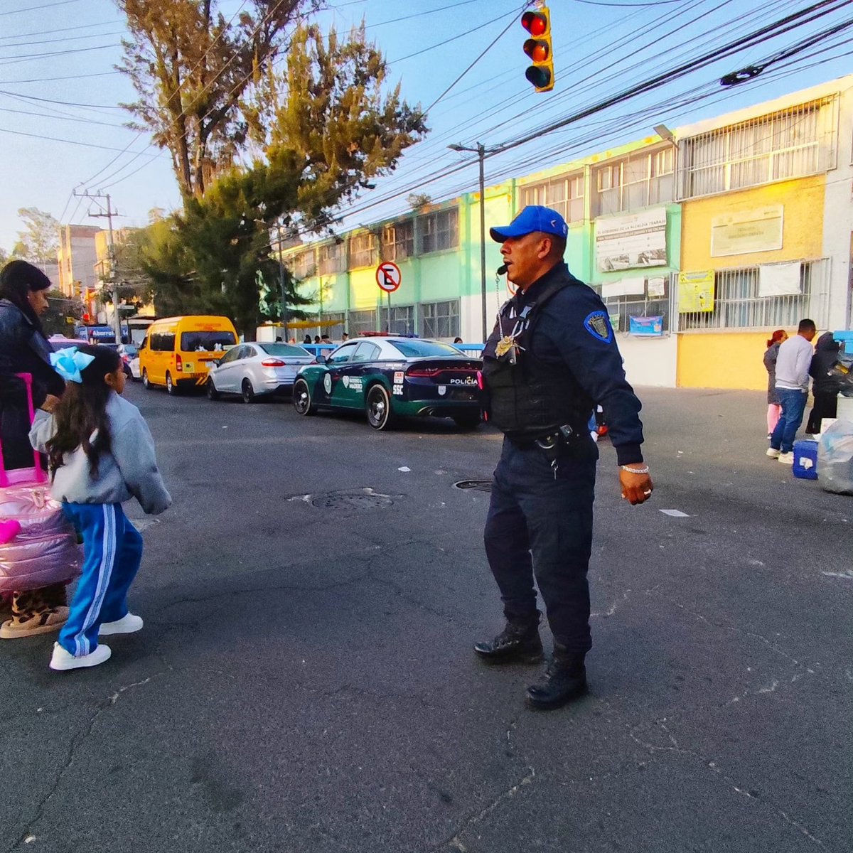 TuAlcaldiaGAM's tweet image. ❤️Para que niñas, niños y jóvenes regresen a las aulas de forma segura y ordenada, implementamos el Operativo Regreso a Clases, con la presencia de personal de seguridad  en escuelas de educación básica y vialidades principales.

#RegresoAClases #GAM #SeguridadEscolar