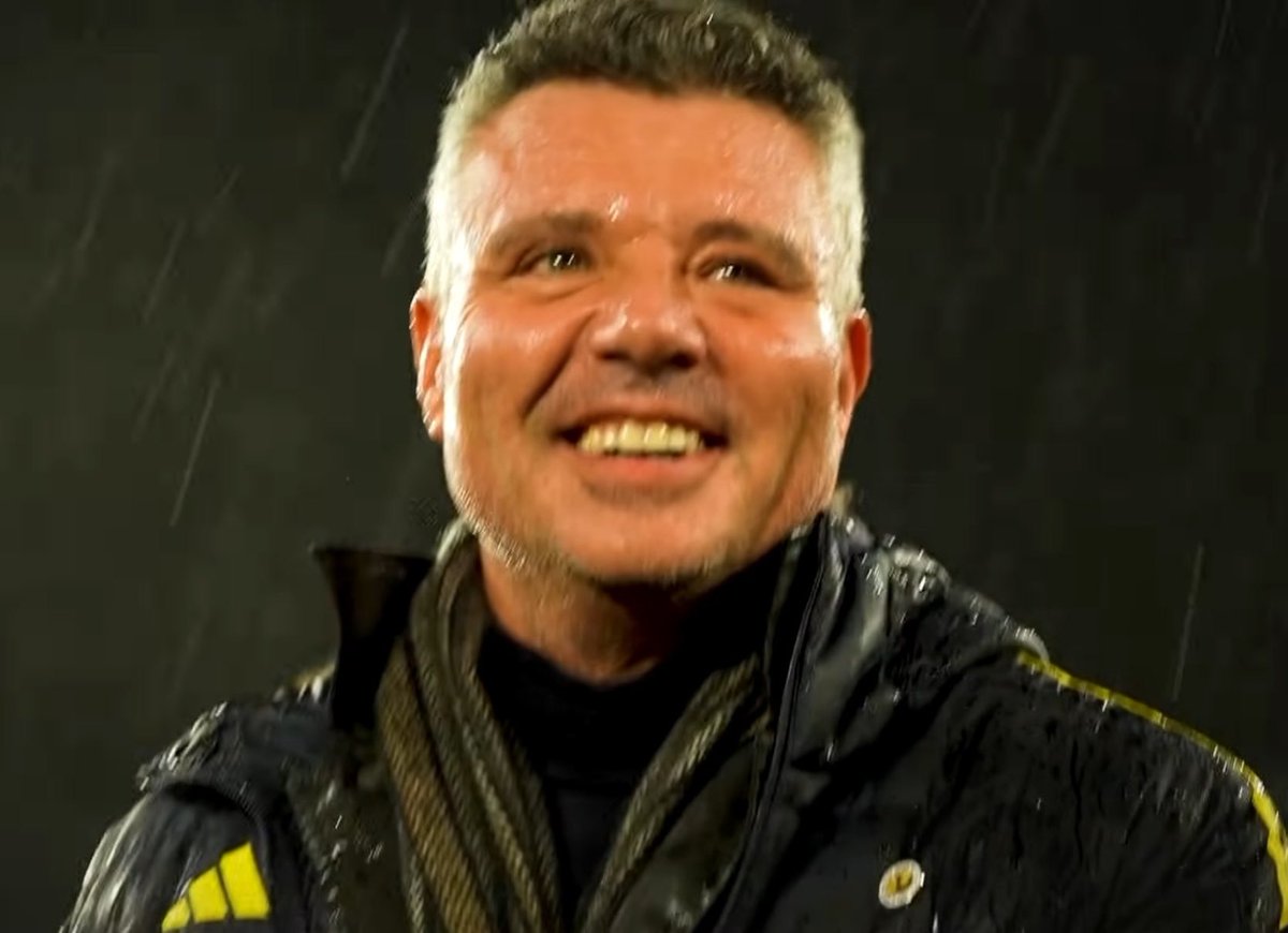 Hoca, 'Kanté benzeri birini alabilir miyiz? ' deyince,

Başkan da 's*kerim benzerini,gidin gerçeğini alın' demiş.