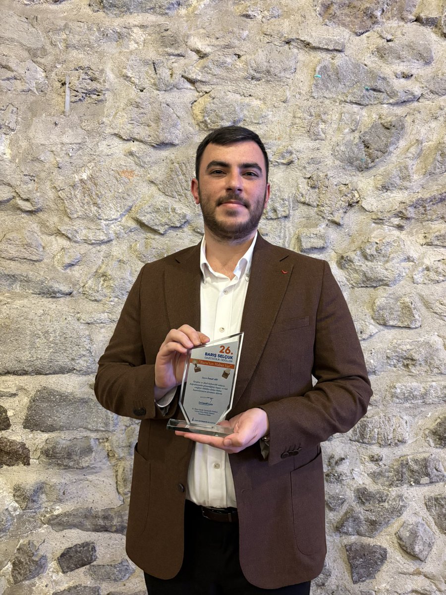 Yunus Emre Vakfı soygununa Aile Bakanı’nın eşi Rahmi Göktaş ile MHP’li Semih Yalçın’ın oğlu Kutalmış Yalçın’ın da imza attığını ortaya çıkardığımız haber Barış Selçuk Gazetecilik Ödülü’ne değer görülmüştü. Düzenlenen törenle ödülümü bugün aldım. 

Ancak şunu ısrarla vurgulamak