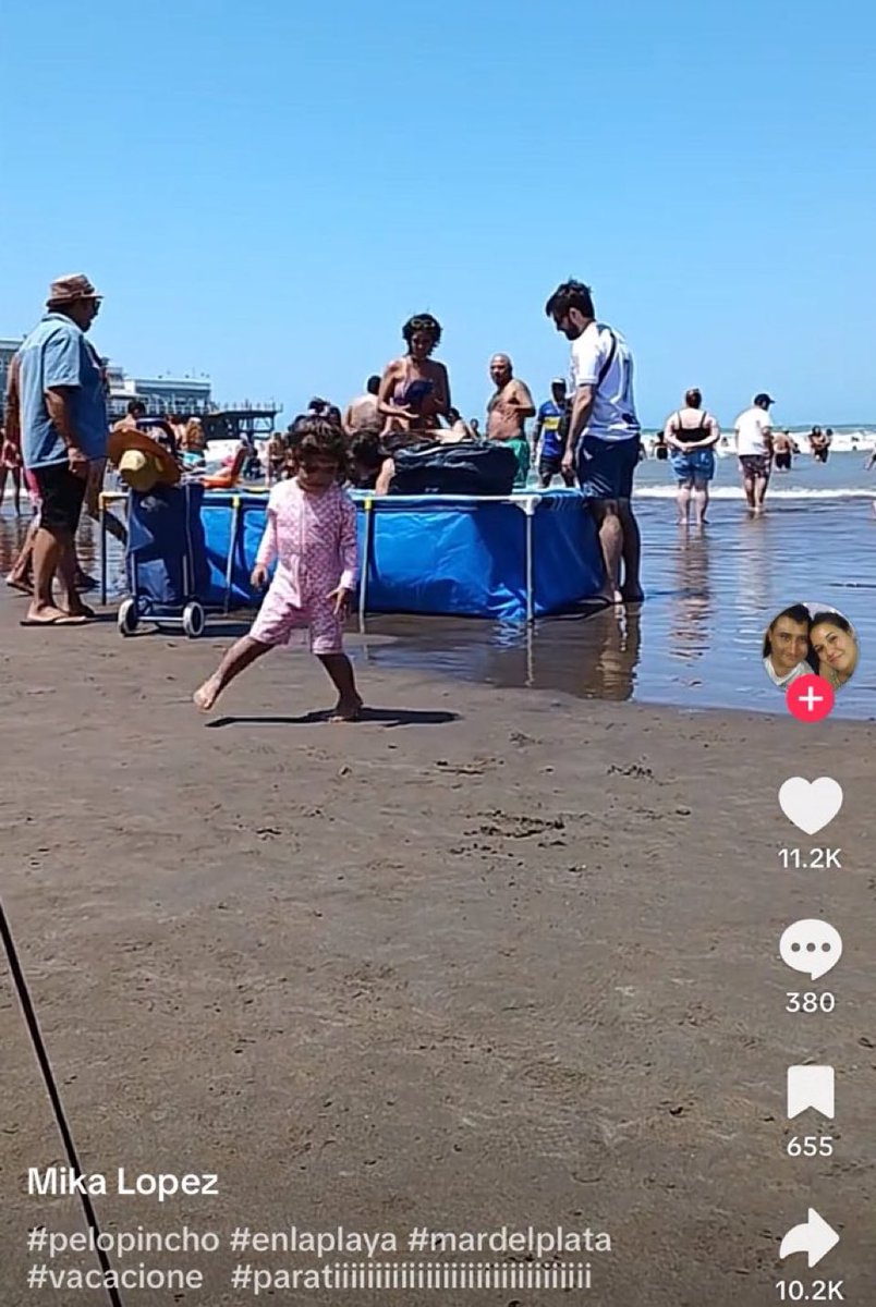 porqueTTarg's tweet image. "Argentina"

Porque en Mar del Plata una familia llevó una pelopincho a la playa.