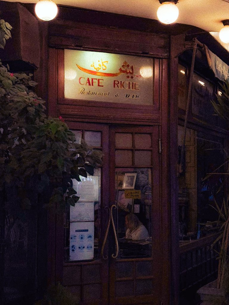 منتظر بنت الحلال عشان نروحه مع بعض في يوم من الأيام.