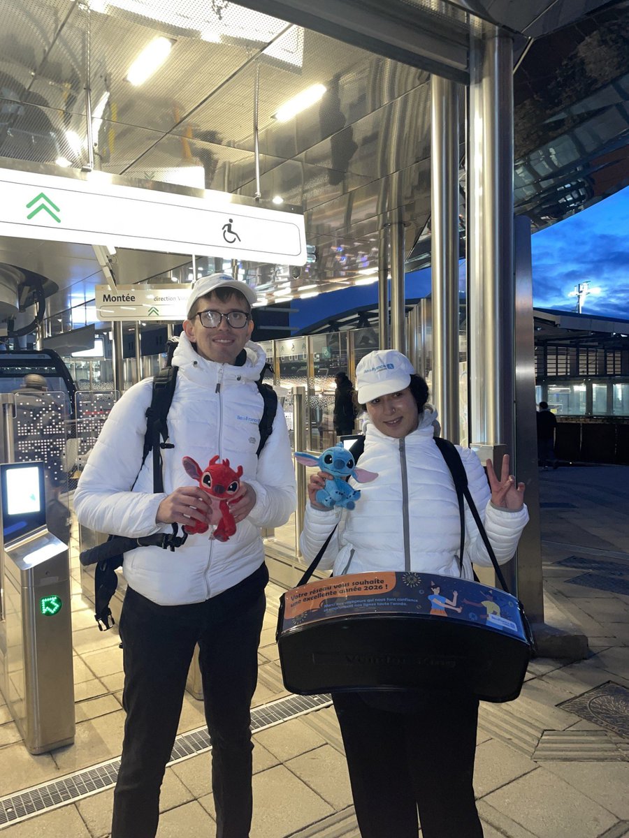 MarneSeine_IDFM's tweet photo. Retour en images sur la distribution de boissons chaudes à la station Créteil Pointe du Lac du #CâbleC1 ce lundi 12 janvier🥳
Merci à celles et ceux qui sont venus partager ce moment convivial à nos côtés, c'était génial ! ✨
#BigUp à @TweetingStitch pour les photos 😍 https://t.co/kzV9F3HqbL