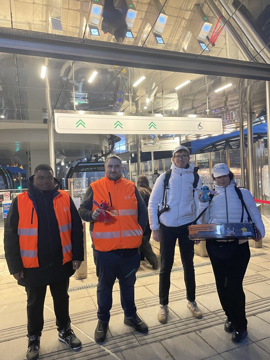 MarneSeine_IDFM's tweet photo. Retour en images sur la distribution de boissons chaudes à la station Créteil Pointe du Lac du #CâbleC1 ce lundi 12 janvier🥳
Merci à celles et ceux qui sont venus partager ce moment convivial à nos côtés, c'était génial ! ✨
#BigUp à @TweetingStitch pour les photos 😍 https://t.co/kzV9F3HqbL