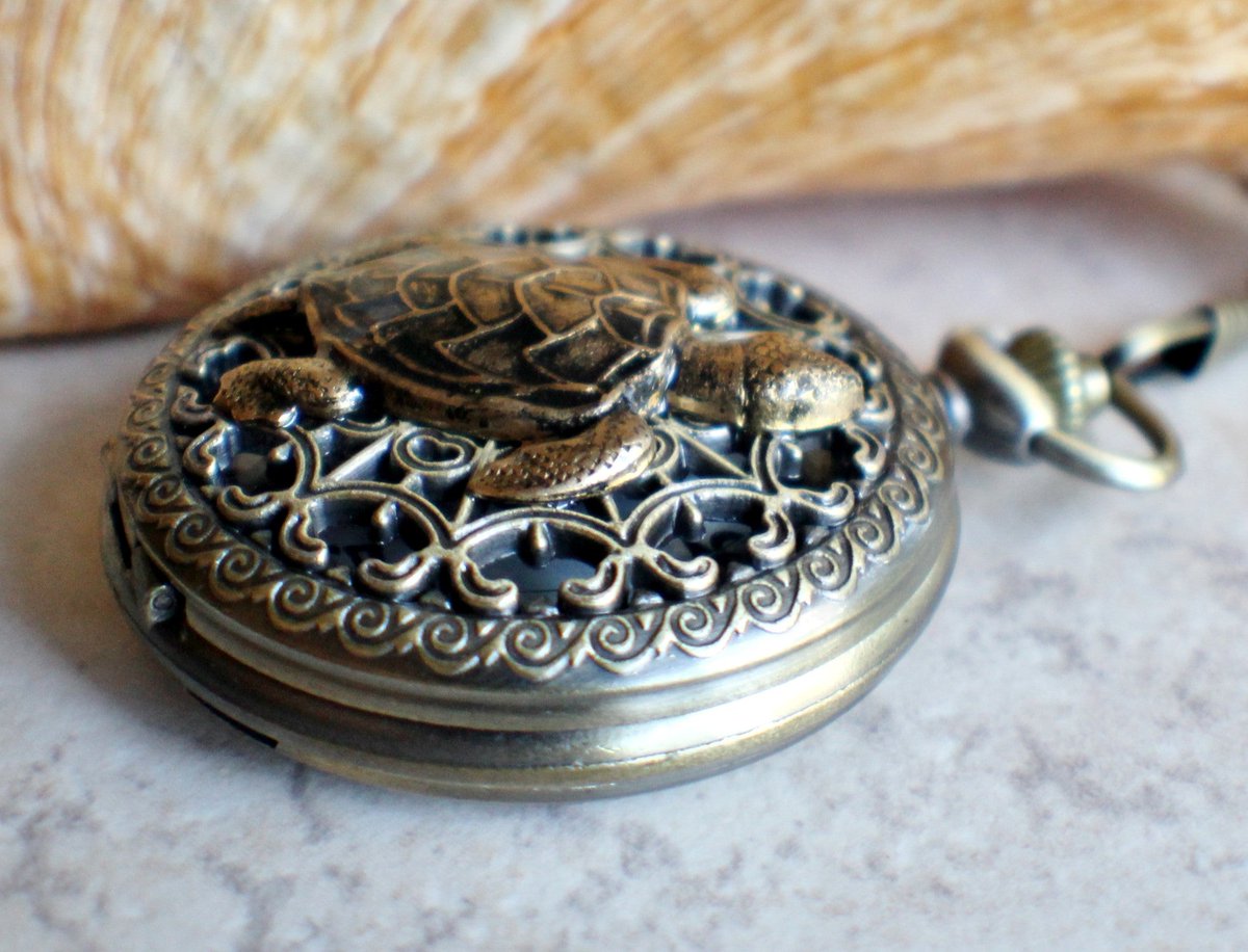 charsfavorite's tweet image. Discover timeless elegance with our Turtle Pocket Watch, battery-operated for precision. Yours for just $55. Elevate your style and stand out today! #Watches #StyleStatement

Shop Now charsfavoritethings.com/products/sea-t…
