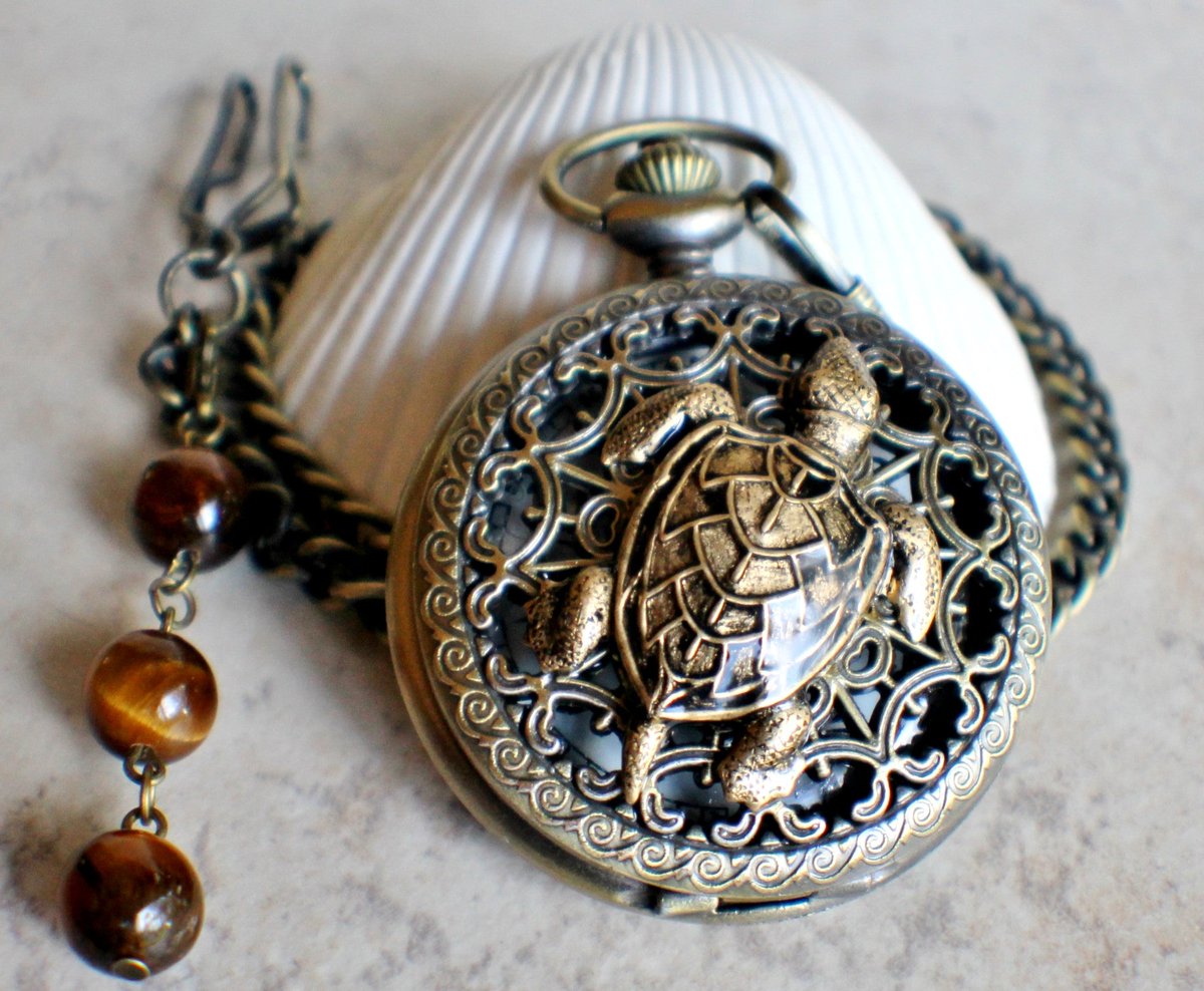 charsfavorite's tweet image. Discover timeless elegance with our Turtle Pocket Watch, battery-operated for precision. Yours for just $55. Elevate your style and stand out today! #Watches #StyleStatement

Shop Now charsfavoritethings.com/products/sea-t…