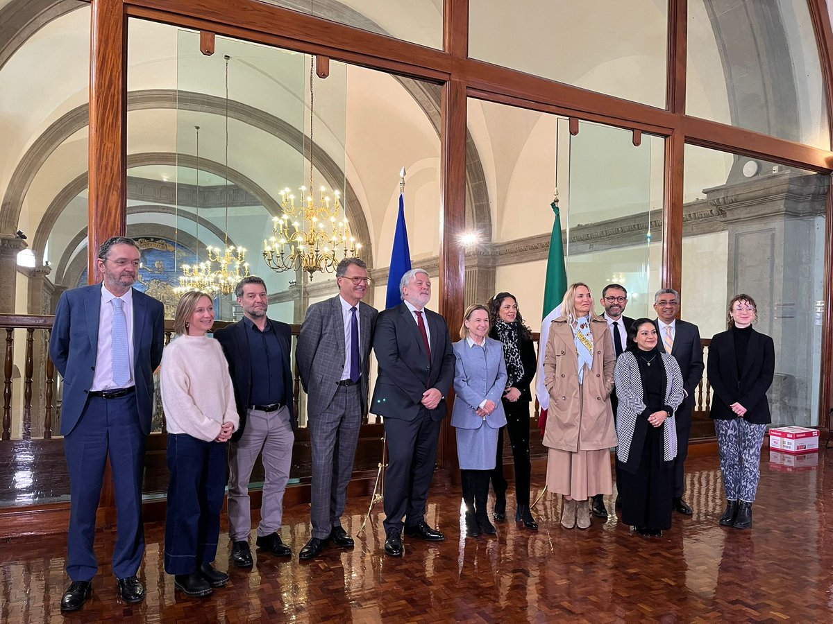 FranciaenMexico's tweet photo. Concluye la secuencia protocolaria del COE de la MUFRAMEX, pilar de la cooperación científica y académica entre 🇫🇷y 🇲🇽.

Tras un 2025 marcado por webinarios, alianzas universitarias y proyectos de largo alcance, 2026 se abre a nuevas iniciativas en el marco del Bicentenario. https://t.co/Eg9qmvCAJO