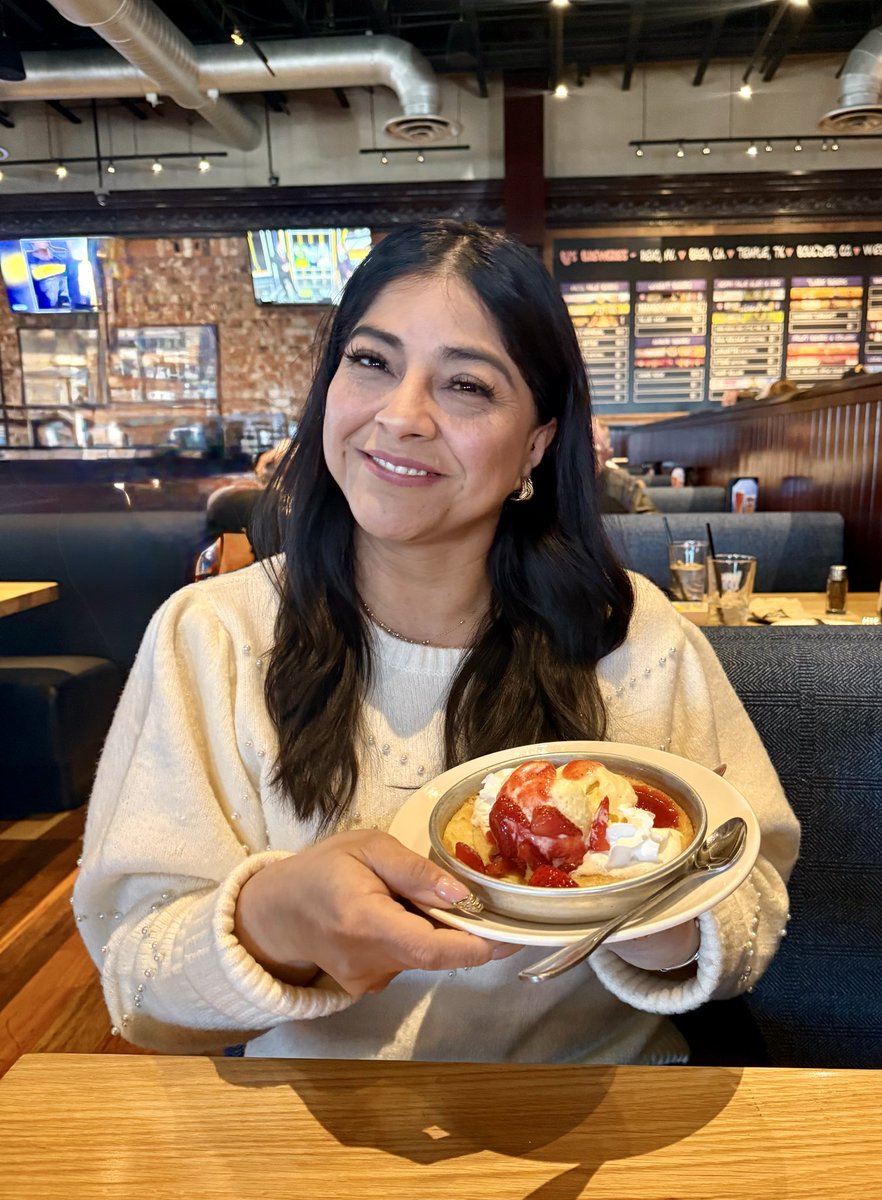 MTapia_CI's tweet photo. Happy Birthday to our very own butterfly Demi @damianamtz1 always spreading kindness, beauty, and good vibes wherever she goes! ๐ฆ๐ Hope your day was as lovely and uplifting as you are! #TeamSISD #SPEDStrong #ALLIN https://t.co/tlUpV4vr03
