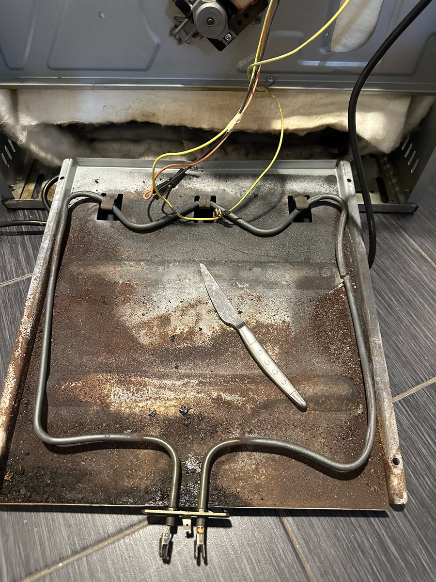 Cağnım beyaz eşya servisçi arkadaşlar işinize bakın kendi rezistansımı kendim değiştiririm hemde yemek bıçağıyla hemde sadece 500 tl ye hemde ayak kokusu olmadan 😁😁 gözlüklerimide takayım 😎 ev ekonomisine can verdim <a href="/DoganMesut54/">Mesut Doğan</a>