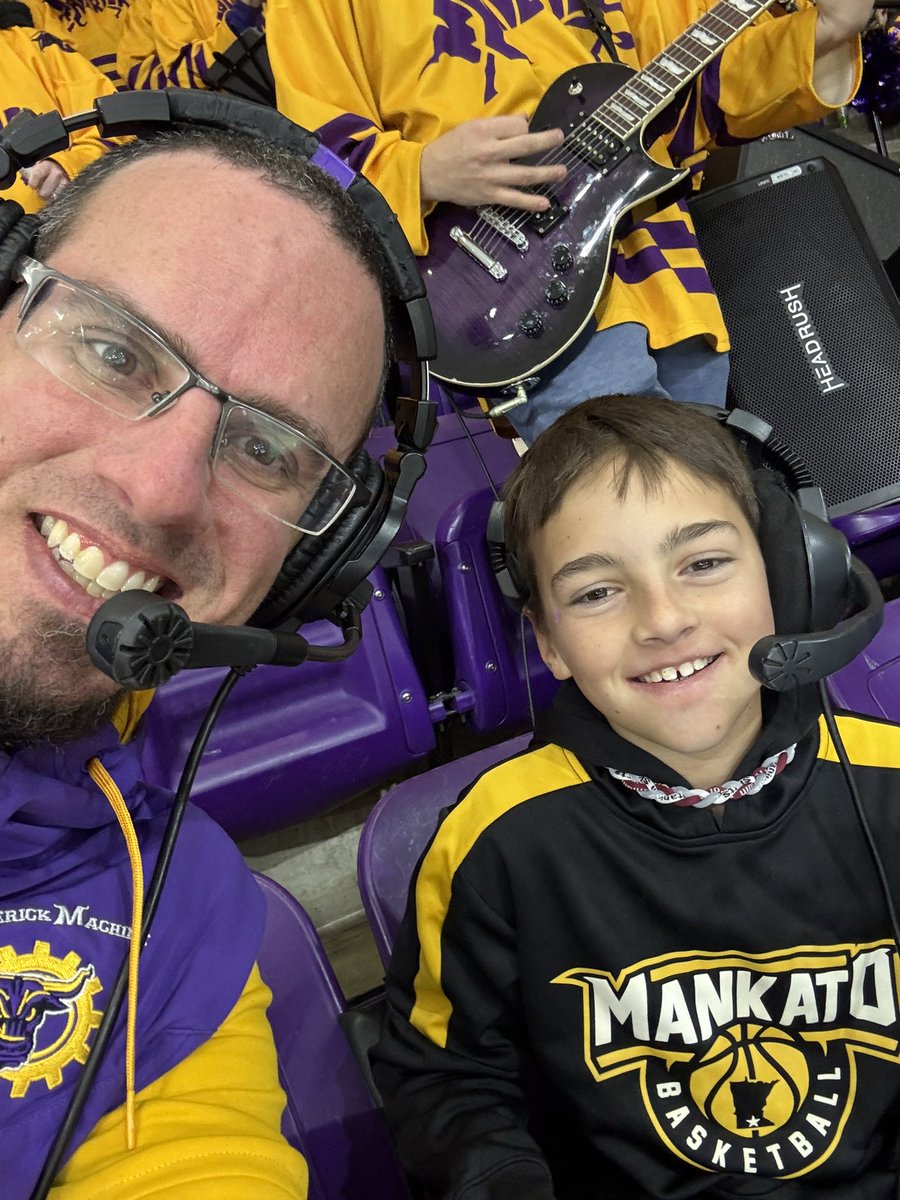 Starting a new semester with proof that I still know how to use my magic wand AND that #ThursBoy1 is also trying to steal my job (this kid has the music in him for sure).

Be well and take care of each other friends!!! 🫶