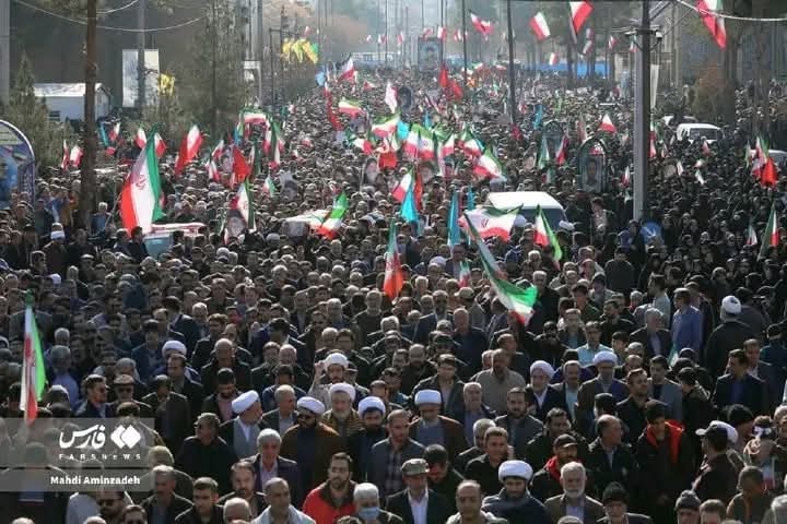 🔴🇹🇯 Toutes les villes étaient pleines des manifestans : C'était énorme la marche de soutien aux autorités iraniennes.  Voici comment la population iranienne fait preuve de résilience face à la menace étrangère