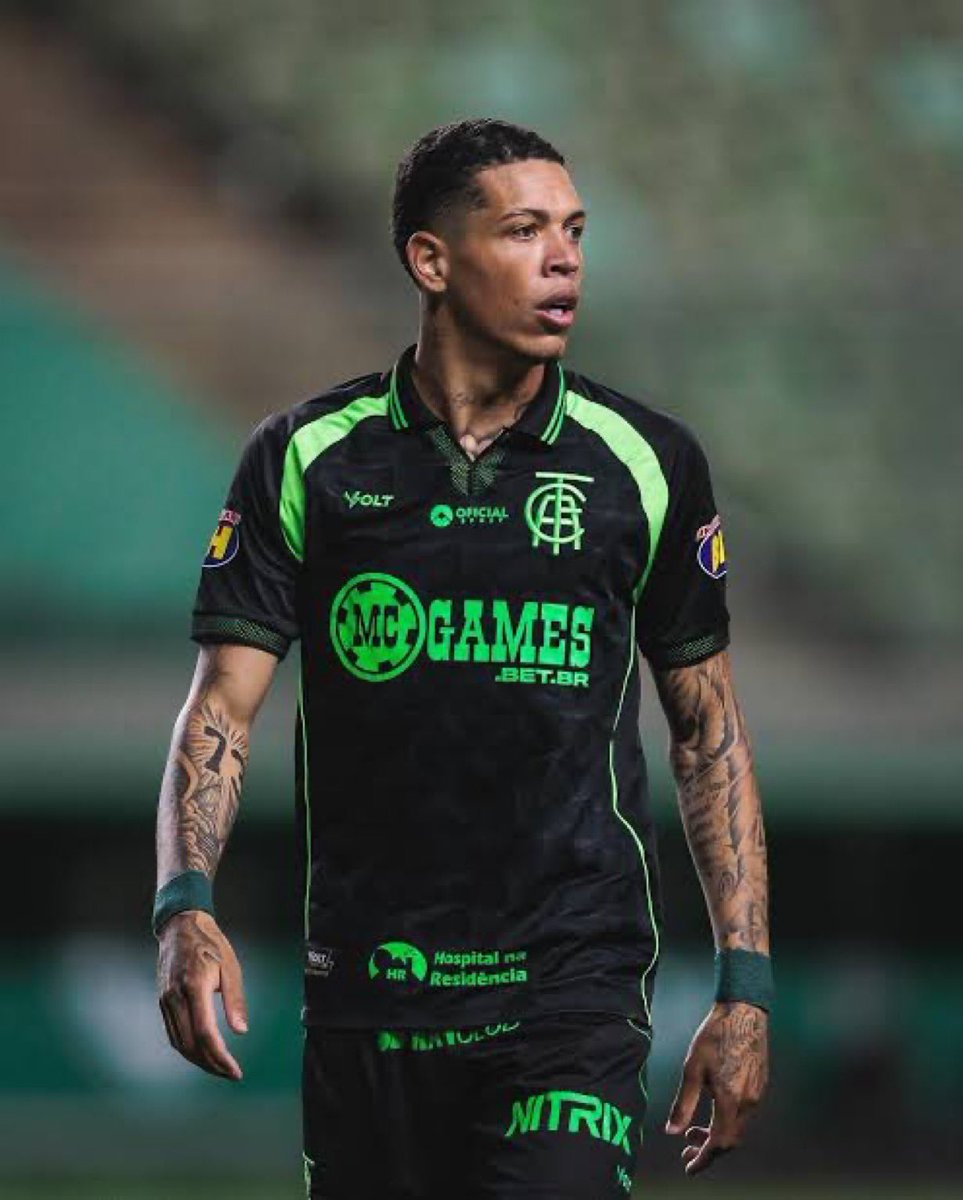 golsdobrasil1's tweet photo. 🚨 MERCADO DA BOLA! ⚠️

Botafogo está negociando a contratação do volante Kauã Diniz, de 21 anos, que pertence ao América-MG.

🗞️ Canal do TF 
📸 Reprodução https://t.co/TiMdOJCoSR