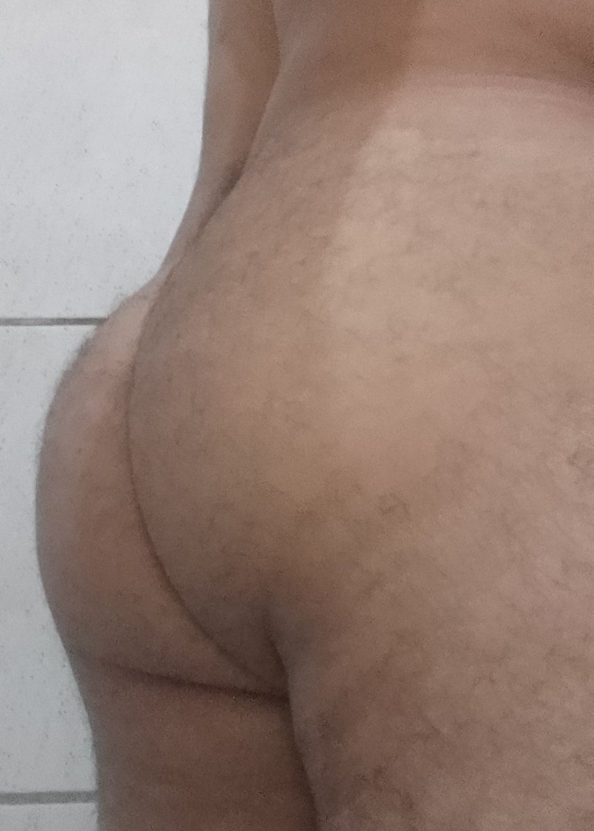 UberFortaleza69's tweet photo. Fui fazer um serviço em um prédio e o zelador não parava de me olhar e passar a mão no pau. Puxei assunto e ele me levou num AP que está desocupado. Pediu uma mamada e conseguiu. Pediu pra ver minha bunda e agora quer me comer... https://t.co/ynmyL5pbMt