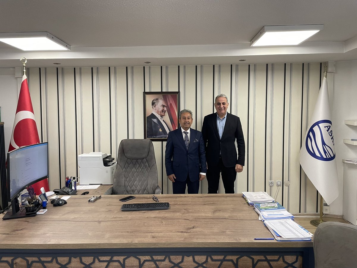 emrullahkoman's tweet photo. Ankara Büyükşehir Belediyesi ASKİ Genel Müdürlüğü Atıksu Arıtma Daire Başkanı olarak görev yapan kıymetli hemşerim Ümit Güven ULUSOY dostumu makamında ziyaret ettim. İçten Misafirperverliği ve samimi muhabbeti için kendisine ayrıca çok teşekkür ediyorum. https://t.co/Xi6ENlxZ3T