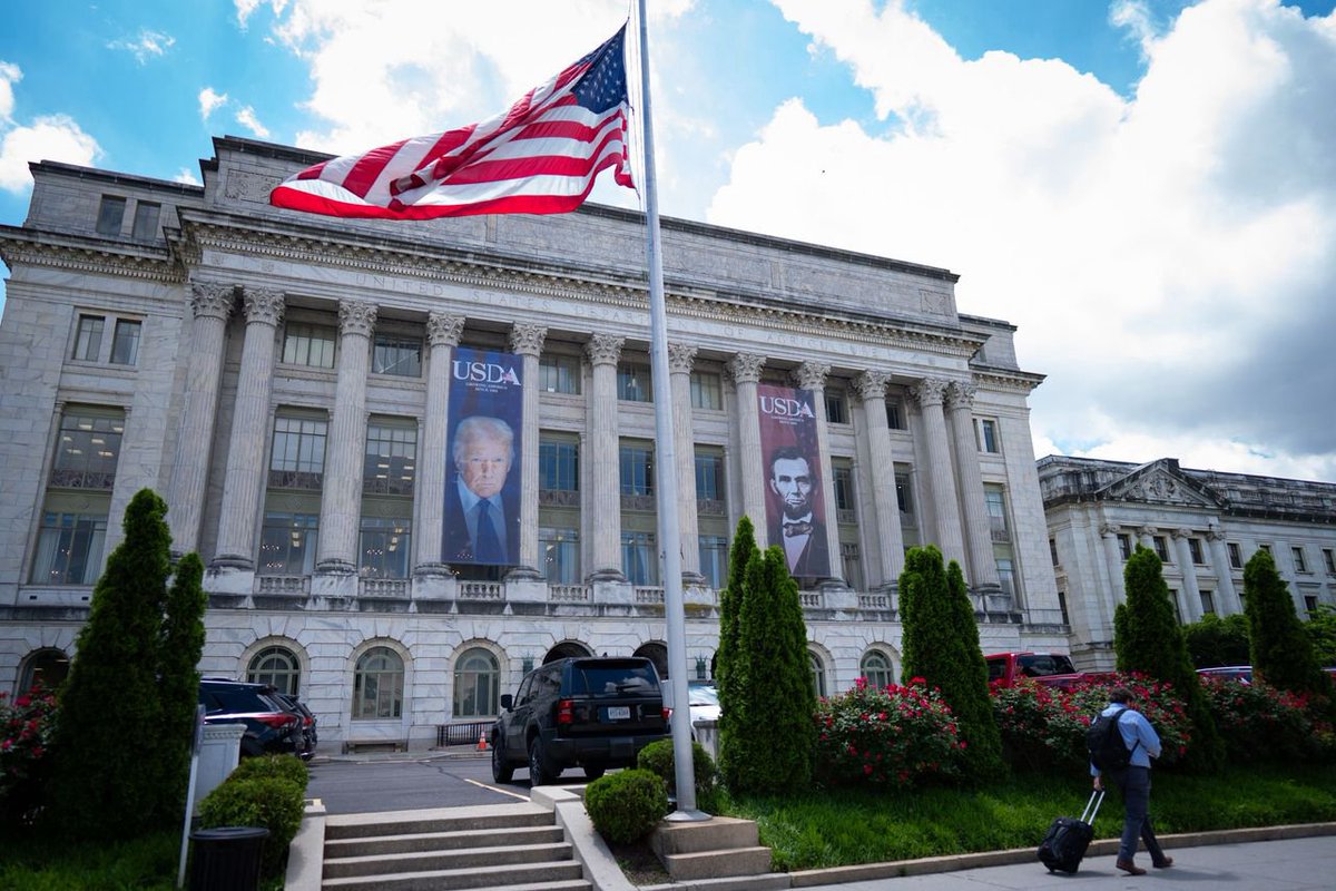 Whitney W. tweet media