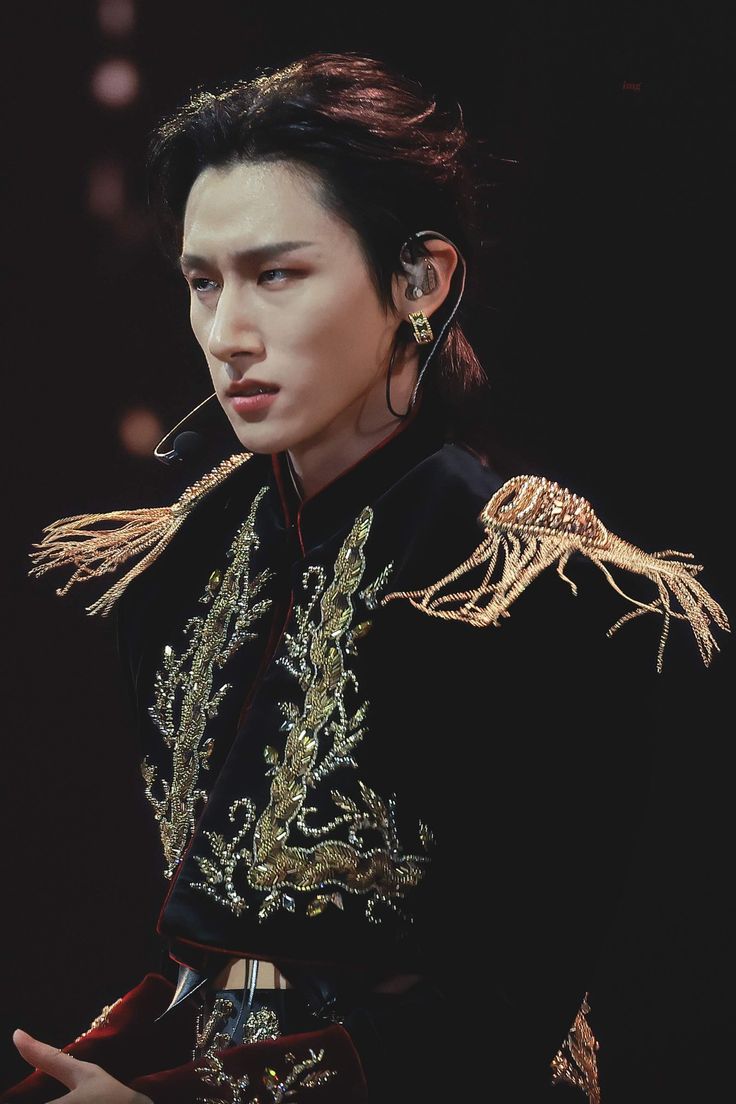 any_mbb's tweet image. parem de espalhar desinformação, changkyun não vai pro exército, ele foi isentado quando serviu tudo nesse dia