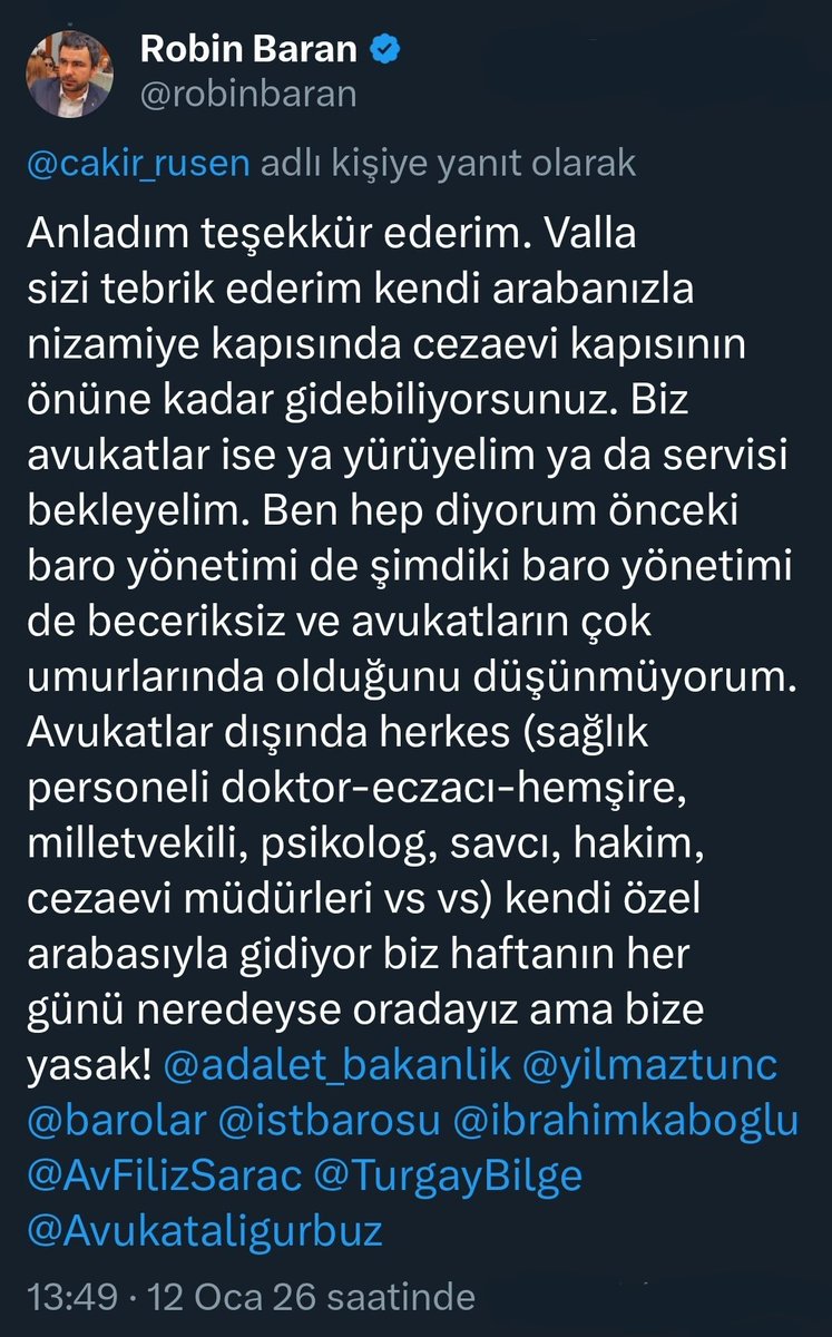 Bir meslektaşımızın yaşadığı "anahtar olayı" ve diğer meslektaşımızın aşağıdaki yazışması şu gerçeğin altını bir kez daha çizdi:

📌AVUKATLAR SİLİVRİ KAMPÜSÜ GİRİŞİNDEN SONRA CEZAEVLERİ BİNALARINA ARAÇLARIYLA GİDEMİYOR❗️

Ama gazeteciler, eski milletvekilleri, bazı özel izinli