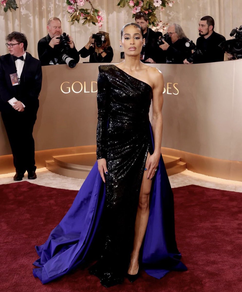 simplyseattle's tweet photo. Skylar Diggins at the Golden Globes. 

That’s it. That’s the entire post. https://t.co/ugnoguY6XI