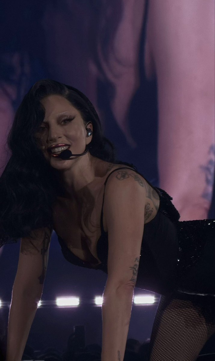 LGTHELOML's tweet image. thinking about her &amp;lt;3