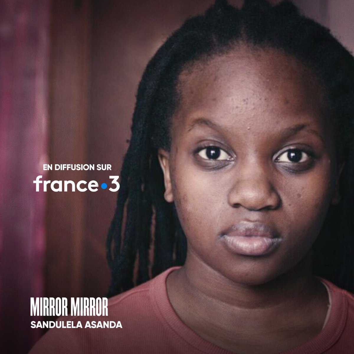 SuduConnexion's tweet photo. Le court-métrage 𝙈𝙞𝙧𝙧𝙤𝙧 𝙈𝙞𝙧𝙧𝙤𝙧, réalisé par Sandulela Asanda, sera diffusé dans le cadre du programme Libre Court ce mardi 13 janvier 2026 à 00h40 sur France 3. https://t.co/Uuo1mOU922