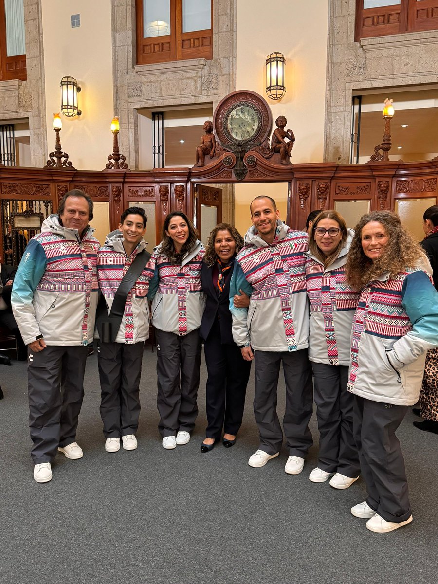 El día de hoy fue el abanderamiento de la delegación mexicana rumbo a #MilanoCortina2026

Equipo de cuatro deportistas:

Donovan Carrillo - Patinaje Artístico
Regina Martínez - Esquí Cross Country
Allan Corona - Esquí Cross Country
Sarah Schleper - Esquí Alpino

A la espera de
