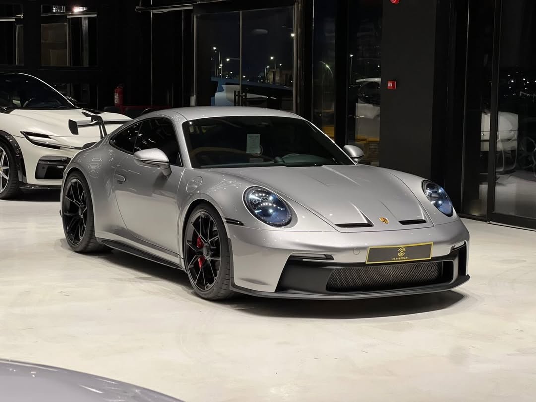 nocarcontext's tweet photo. Porsche GT3  ⁠2024 🩶🩶
Engine: 4.0L naturally aspirated flat-6
Power: 502 hp (375 kW) @ 8,400 rpm
Torque: 331–347 lb-ft (450 Nm) @ 6,100–6,250 rpm
Transmission: 7-speed PDK dual-clutch or 6-speed manual
Drivetrain: Rear-wheel drive
0–60 mph (0–100 km/h): 3.2 seconds (PDK) / 3.7–3.9 seconds (manual)
Top Speed: 193 mph (311 km/h) PDK / up to 199 mph (320 km/h) 
Curb Weight: ~3,164–3,278 lbs (1,435 kg PDK / lighter