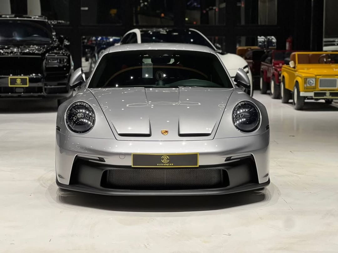 nocarcontext's tweet photo. Porsche GT3  ⁠2024 🩶🩶
Engine: 4.0L naturally aspirated flat-6
Power: 502 hp (375 kW) @ 8,400 rpm
Torque: 331–347 lb-ft (450 Nm) @ 6,100–6,250 rpm
Transmission: 7-speed PDK dual-clutch or 6-speed manual
Drivetrain: Rear-wheel drive
0–60 mph (0–100 km/h): 3.2 seconds (PDK) / 3.7–3.9 seconds (manual)
Top Speed: 193 mph (311 km/h) PDK / up to 199 mph (320 km/h) 
Curb Weight: ~3,164–3,278 lbs (1,435 kg PDK / lighter