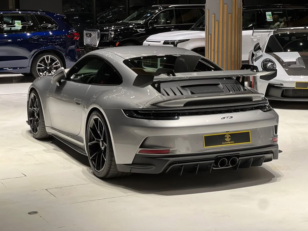 nocarcontext's tweet photo. Porsche GT3  ⁠2024 🩶🩶
Engine: 4.0L naturally aspirated flat-6
Power: 502 hp (375 kW) @ 8,400 rpm
Torque: 331–347 lb-ft (450 Nm) @ 6,100–6,250 rpm
Transmission: 7-speed PDK dual-clutch or 6-speed manual
Drivetrain: Rear-wheel drive
0–60 mph (0–100 km/h): 3.2 seconds (PDK) / 3.7–3.9 seconds (manual)
Top Speed: 193 mph (311 km/h) PDK / up to 199 mph (320 km/h) 
Curb Weight: ~3,164–3,278 lbs (1,435 kg PDK / lighter