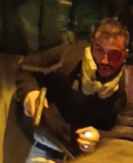Aren048's tweet photo. @kursattmete1804 😀😀 İnsan elinde tabanca ile nasıl bu hale gelebilir? 😀😀 https://t.co/BA9P2g3kc9