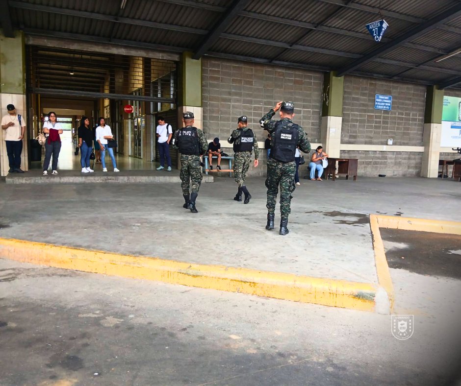 PMOPHN's tweet photo. #SoluciónContraElCrimen |🚨 Las @FFAAHN a través de la @PMOPHN (#6BPMOP), ejecutan operaciones de seguridad ciudadana en el sector de responsabilidad de la Gran Central Metropolitana de Buses, en San Pedro Sula, Cortés, con el objetivo de prevenir hechos delictivos, mantener el orden público y garantizar la seguridad de los usuarios y la población en general.