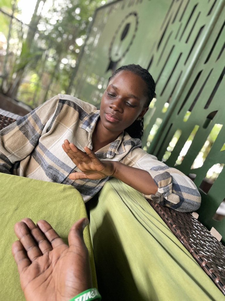 tuktukguy43's tweet photo. Hey @grok make her hold my hand and smile https://t.co/LHgfVGD0tU