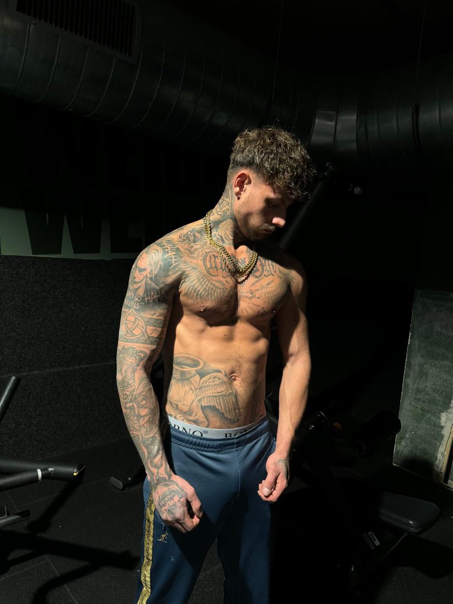 Im getting bigger and your wallet getting smaller #findom #cashslave #paypiggies #alphamale #financialdomination #findomnl #findomgod #onlyfans