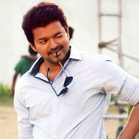 MasterFansPage's tweet image. 5 years of the mega blockbuster #Master😎🔥 

-Best title card ❤️‍🔥
-Best intro 🥳
-Best dance intro 💥🕺
-Best interval &amp;amp; interval fight 👊
-Best climax 🤜🤛

The movie gives the most memorable moments ever, and JD is one of my favorite character❤️🤗

#5YearsOfMaster @actorvijay