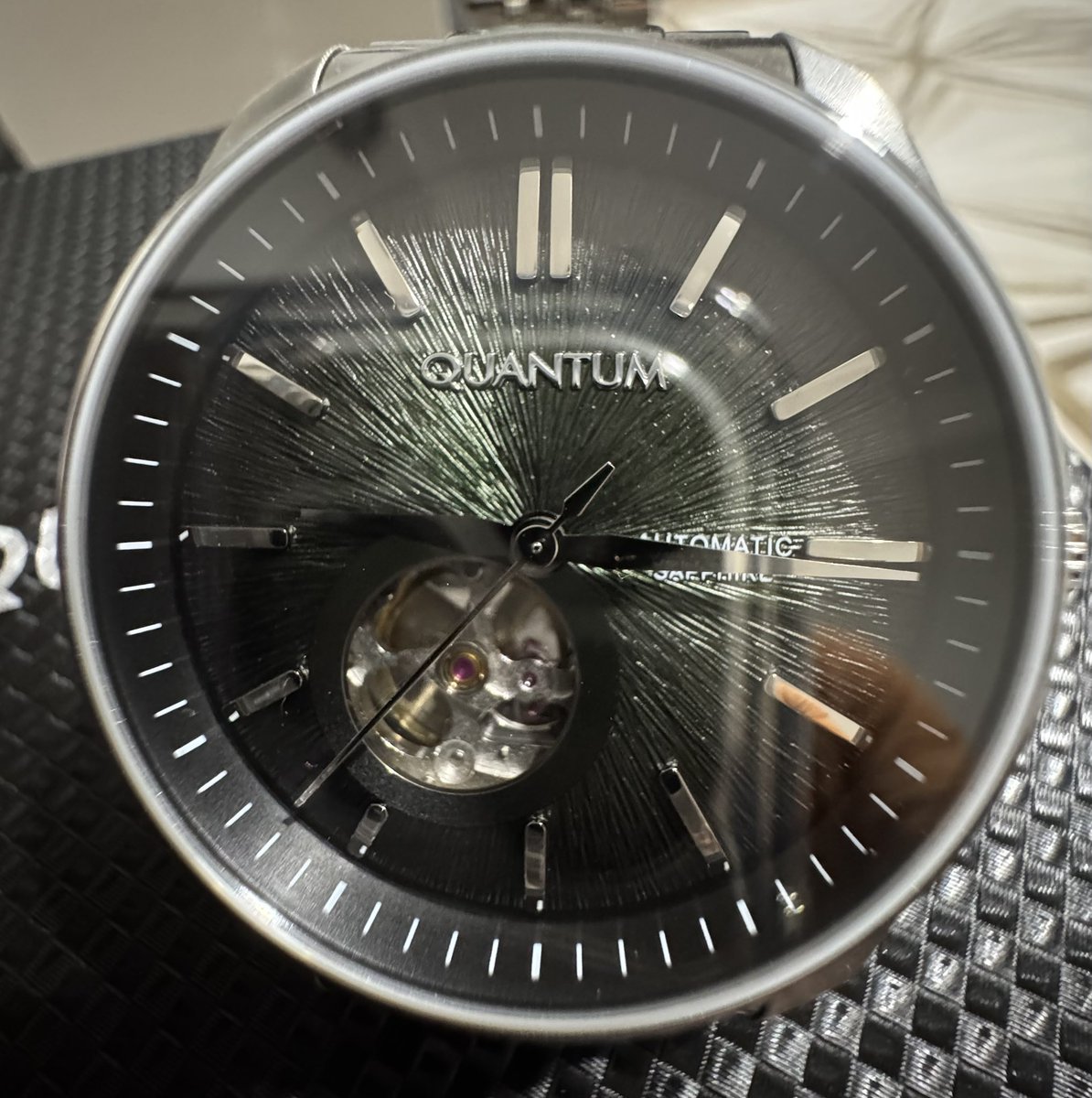 Bu gönderi üzerine başlayan Quantum incelemelerimden sonra bugün ilk open heart saatimi <a href="/rroseselavy11/">rrose sélavy</a> üstadın değerli görüşlerini de hesaba katarak satın aldım ve ilk izlenimim şu oldu; kalite hissiyatı kesinlikle ve kesinlikle ederinin çok üzerinde.. teşekkürler <a href="/rroseselavy11/">rrose sélavy</a>