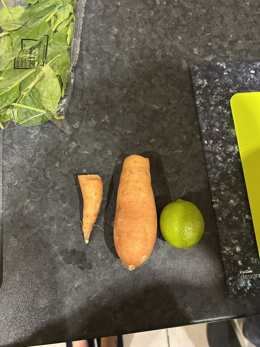 Sarahsent67's tweet photo. @HelloFreshUK 
Do you really think one small broken sweet potato is suitable for a sweet potato Dal for 2 people??? https://t.co/C4nInsjBBG
