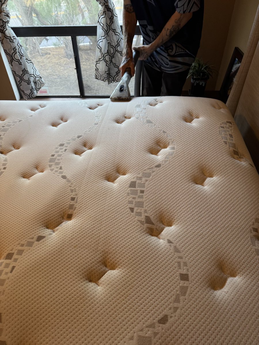 EdsCleaningHI's tweet photo. Don’t risk your health by sleeping on a dirty mattress! 😱 Dust mites, bacteria, and allergens lurk in your bed. We deep clean to protect you. Sleep safely tonight! 🛏️✨ #CleanMattress #HealthMatters #DeepClean #SleepSafe #BigIsland #Hawaii https://t.co/hHpNYuCoij