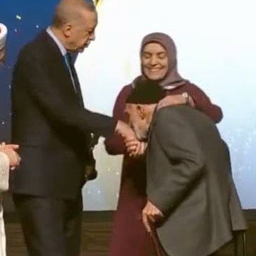 Emekliler geçinemiyor emekli perişan emekli artık akp'ye oy moy vermez

Emekli: