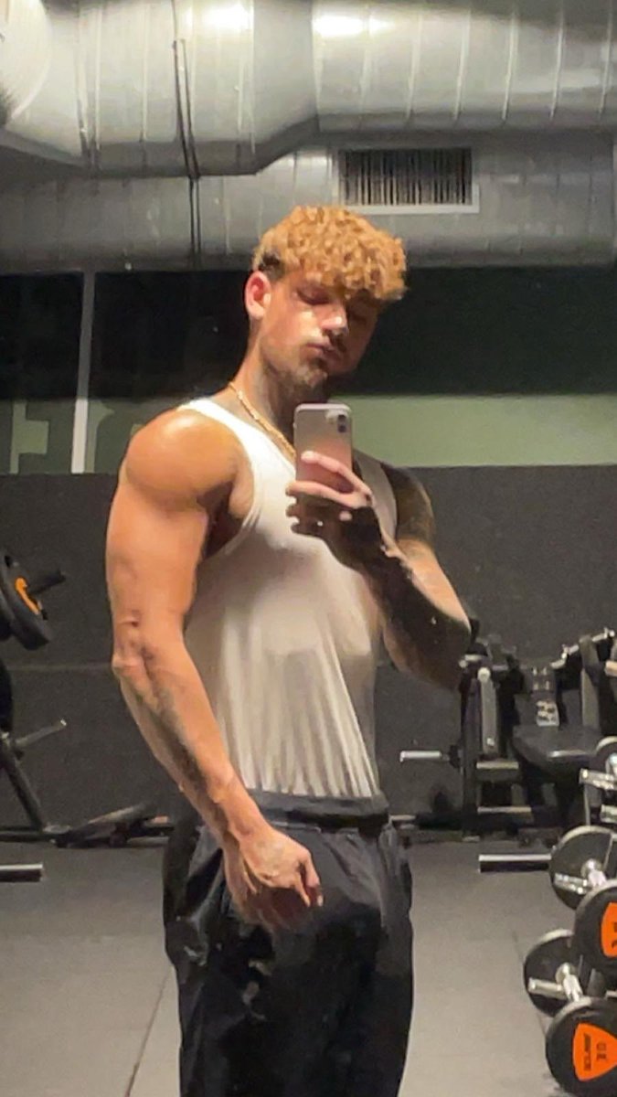 You gonna worship my muscles #findom #cashslave #paypiggies #alphamale #financialdomination