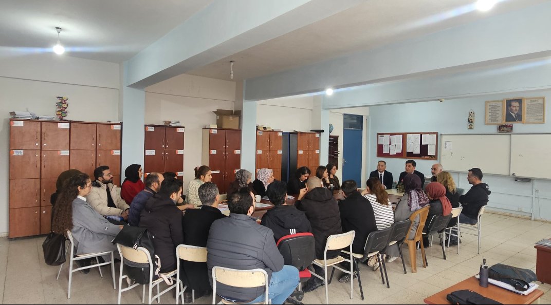 Mardin İl Milli Eğitim Müdürümüz Sn. Ali Eyüpkoca, İlçe Müdürümüz Sn. Abdulkadir Gümüş ile birlikte İlçemiz Mezopotamya Anadolu Lisesini ziyaret etti. 

Öğretmen ve öğrencilerimizle buluşan Sn. Eyüpkoca, tatil öncesi başarı dileklerini iletti. 

Nazik ziyaretlerinden dolayı