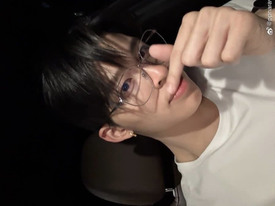 ppujokiy's tweet photo. จัดอันดับหนุ่มแว่นที่มีผลต่อจิตใจพี่
1. ปอนด์ ณราวิชญ์ https://t.co/6hN96lsxWa